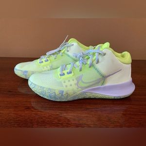 Nike Kyrie Flytrap 4 Barely Volt Mens Shoes Size 8 Basketball Mid Top NWOB Great